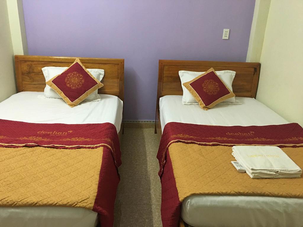 Thien Phu Hostel Фонгня Экстерьер фото