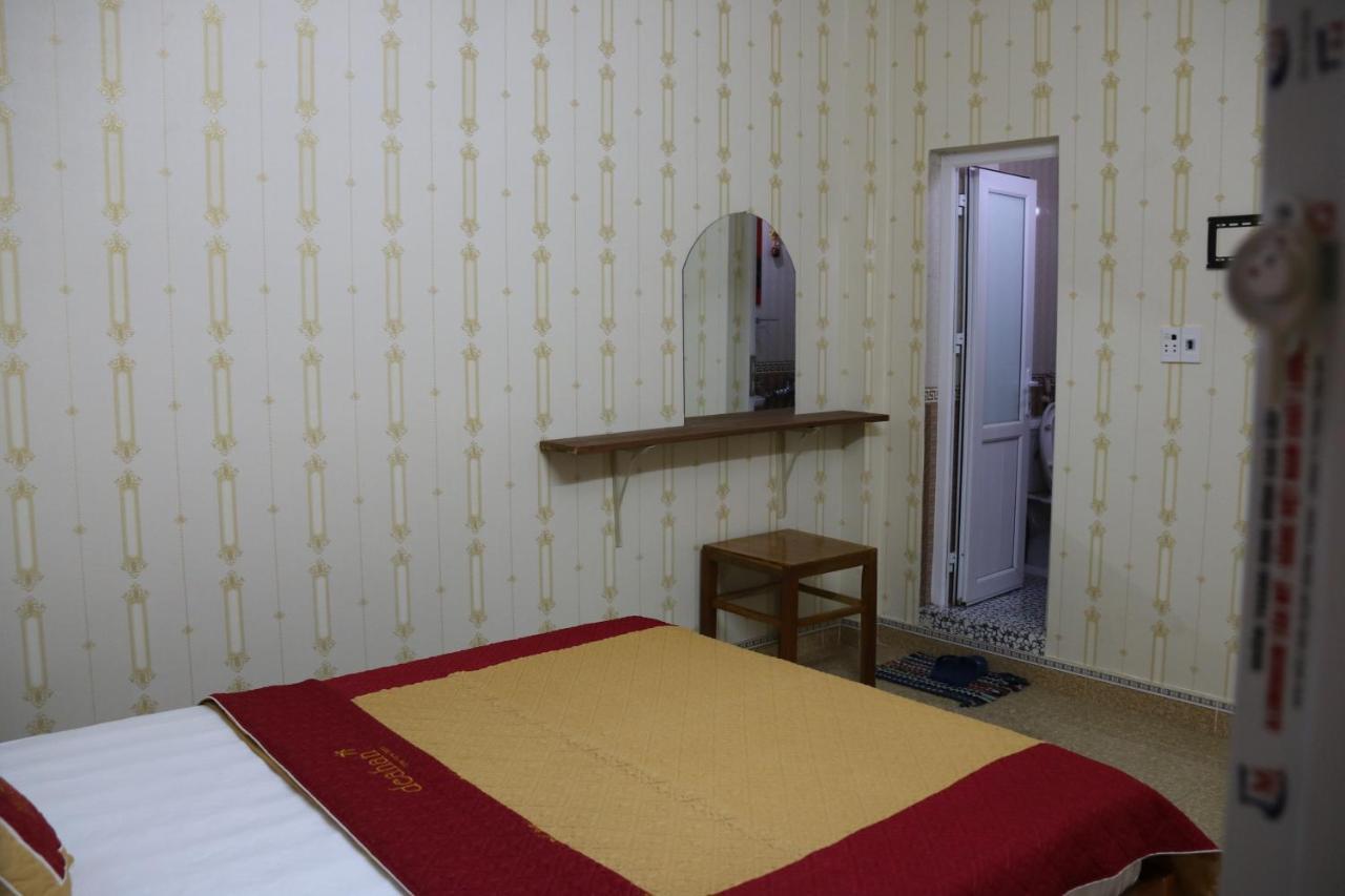 Thien Phu Hostel Фонгня Экстерьер фото