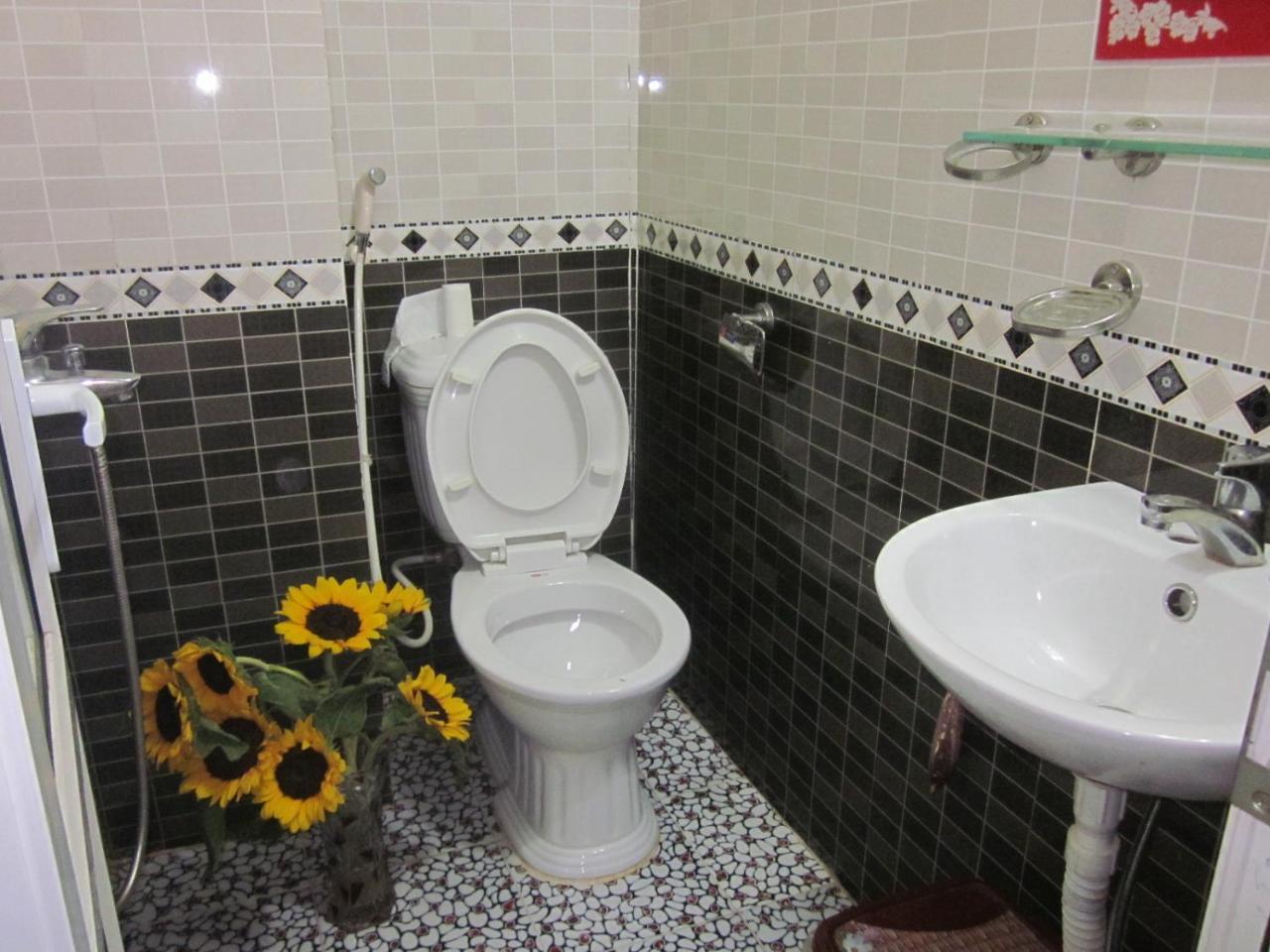 Thien Phu Hostel Фонгня Экстерьер фото