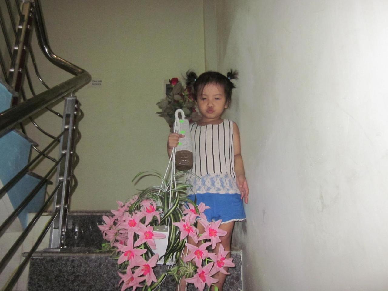 Thien Phu Hostel Фонгня Экстерьер фото