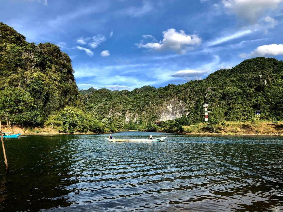 Thien Phu Hostel Фонгня Экстерьер фото